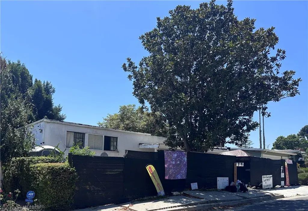 4258 Don Luis, Los Angeles