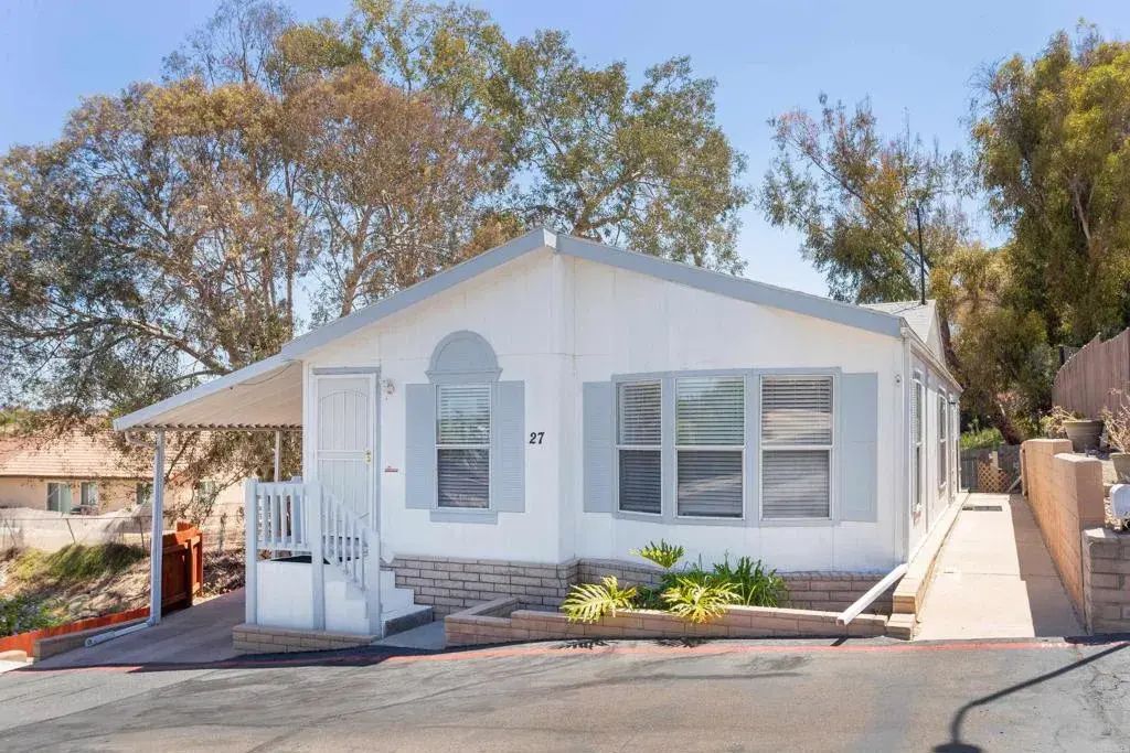 1333 Olive Spc 27, Vista