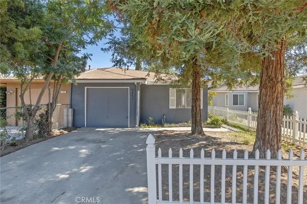 5451 W Santa Ana Avenue, Fresno