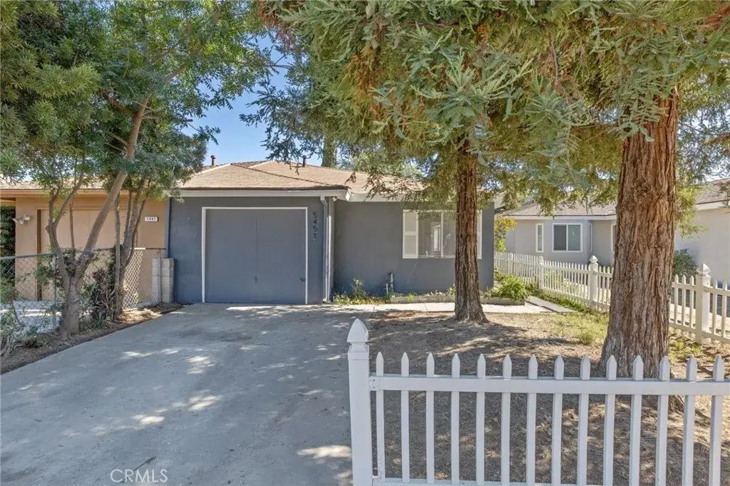 5451 W Santa Ana Avenue, Fresno