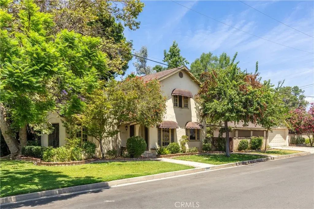 2509 I, La Verne