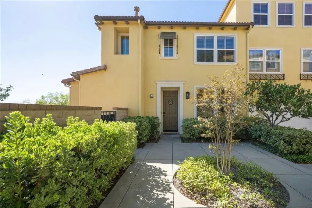 27008 Pebble Beach Drive, Valencia