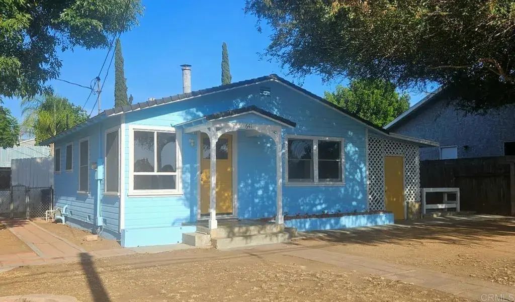 641 N Main Avenue, Fallbrook