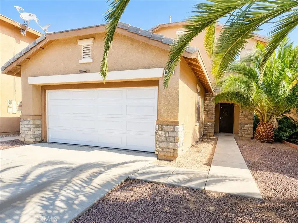 14444 Moon Valley, Victorville