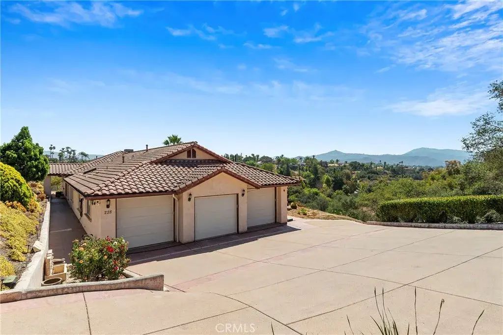 228 Vista Grande, Escondido