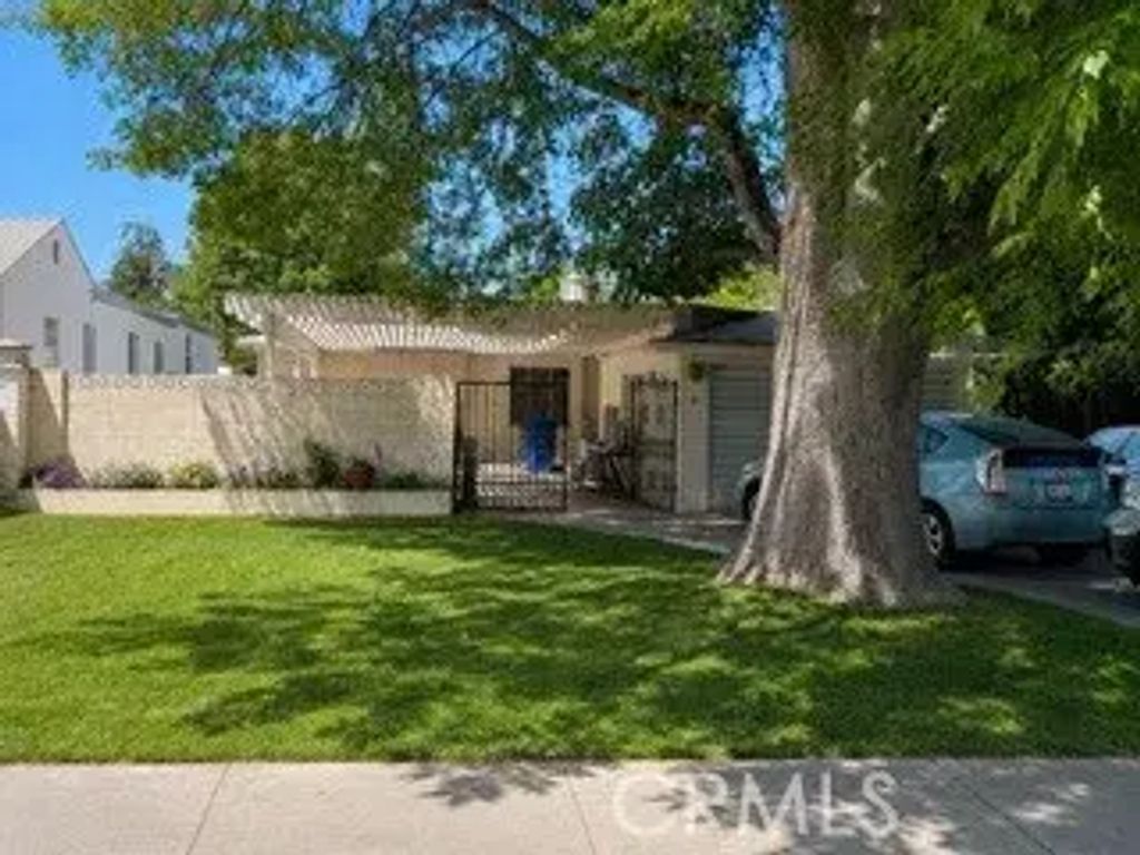 17435 Los Alimos, Granada Hills