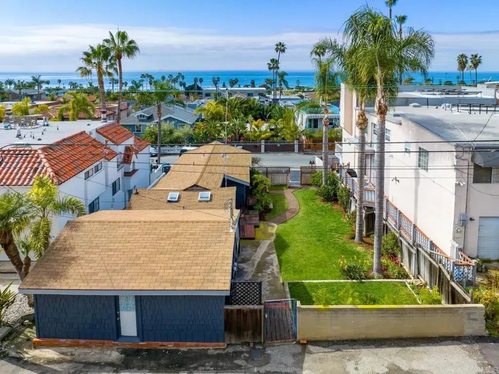 2121 Montgomery, Cardiff By The Sea