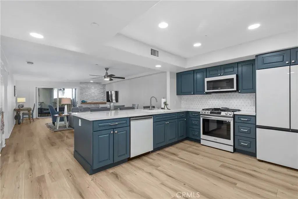 200 Pacific Coast Highway M50, Huntington Beach