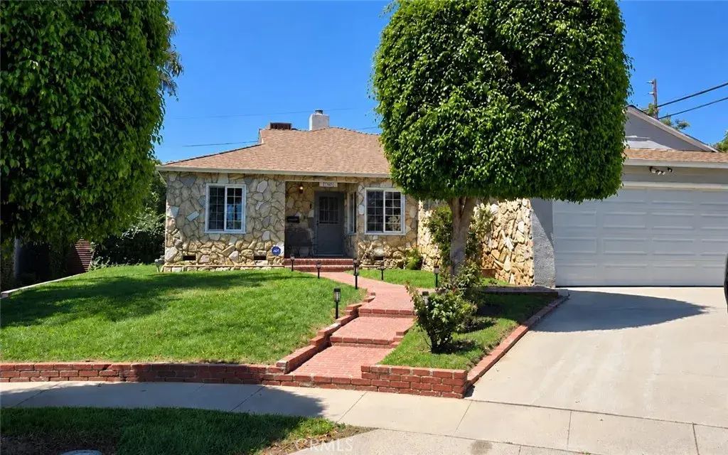 17001 Cantara, Lake Balboa