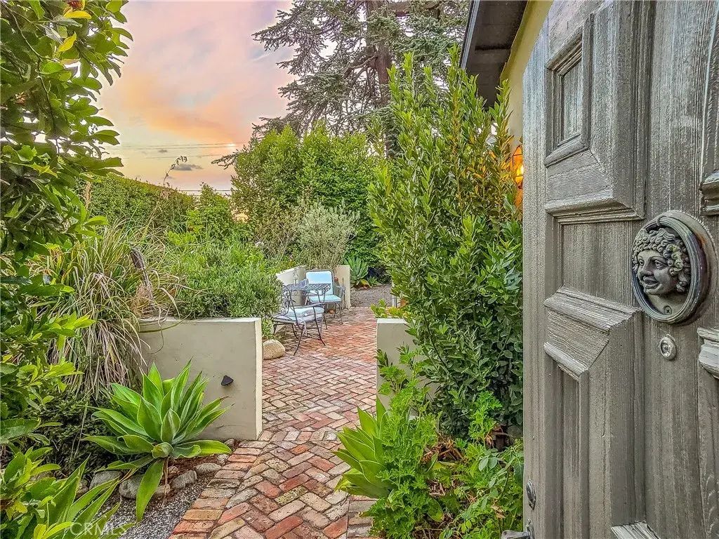 761 W 11th, Claremont