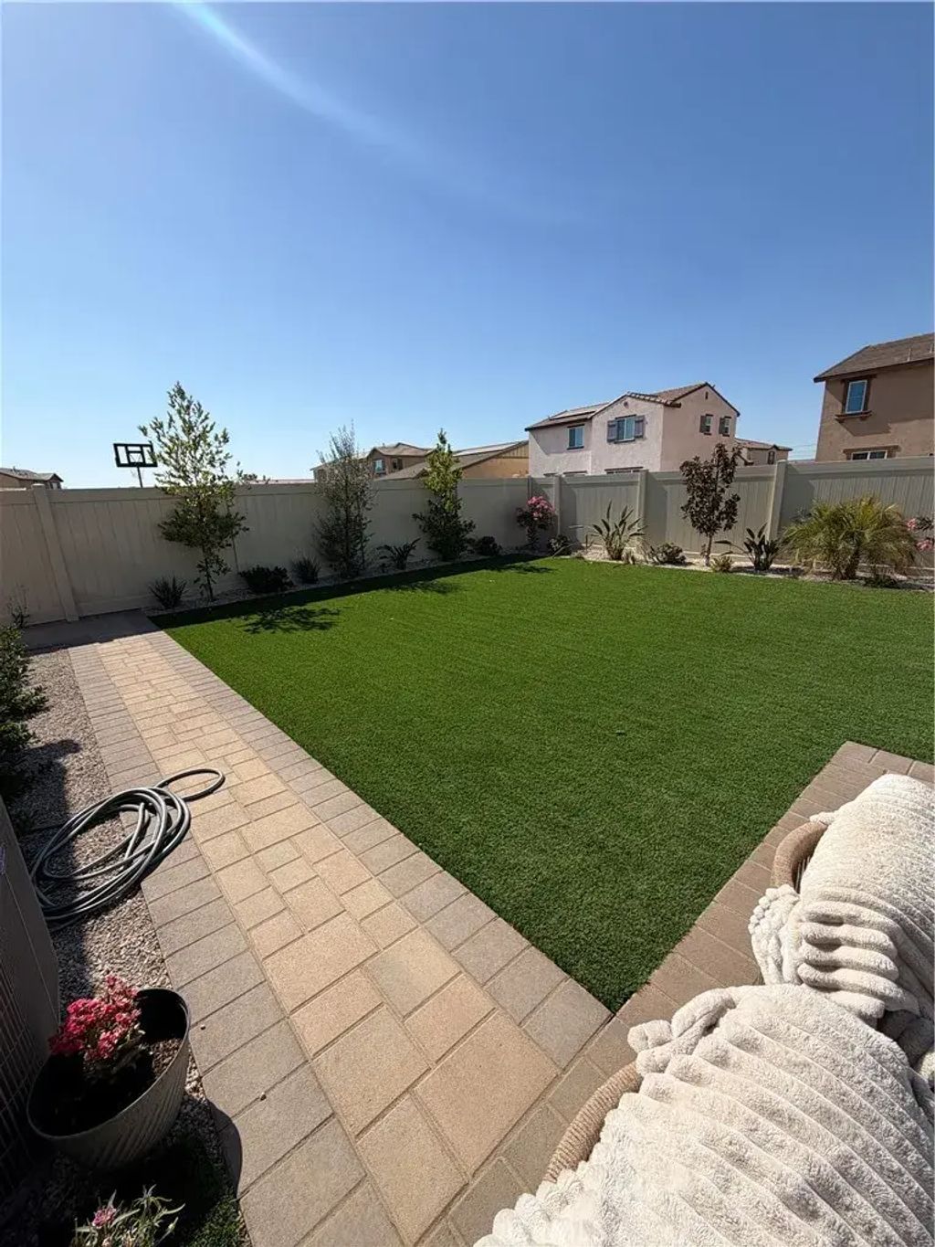 27264 Ukulele, Menifee