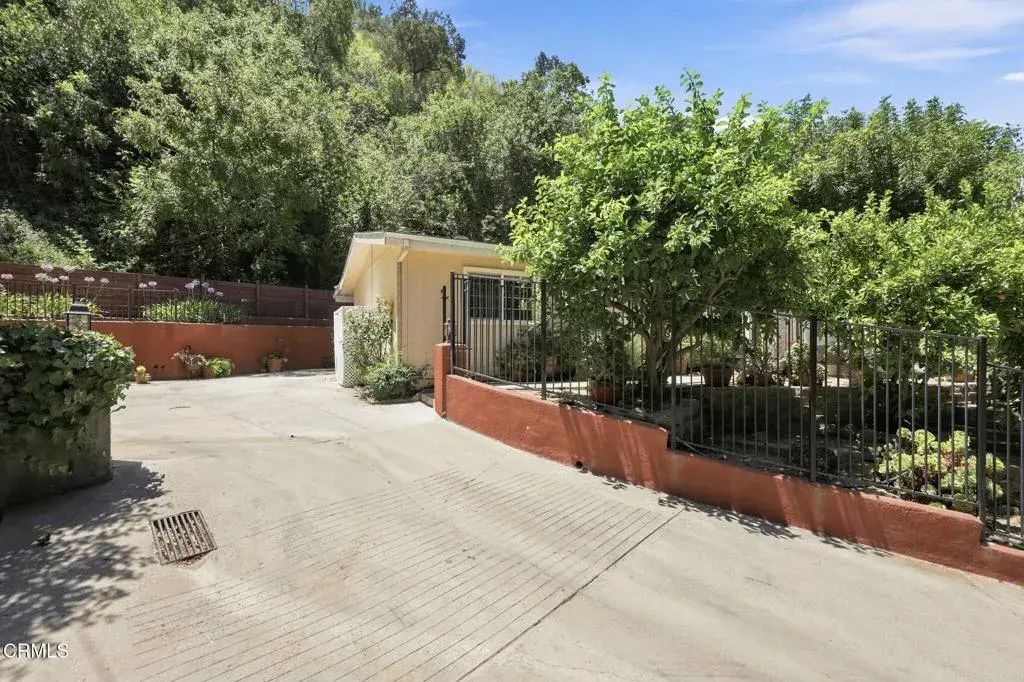 10475 Sulphur Cascade, Santa Paula