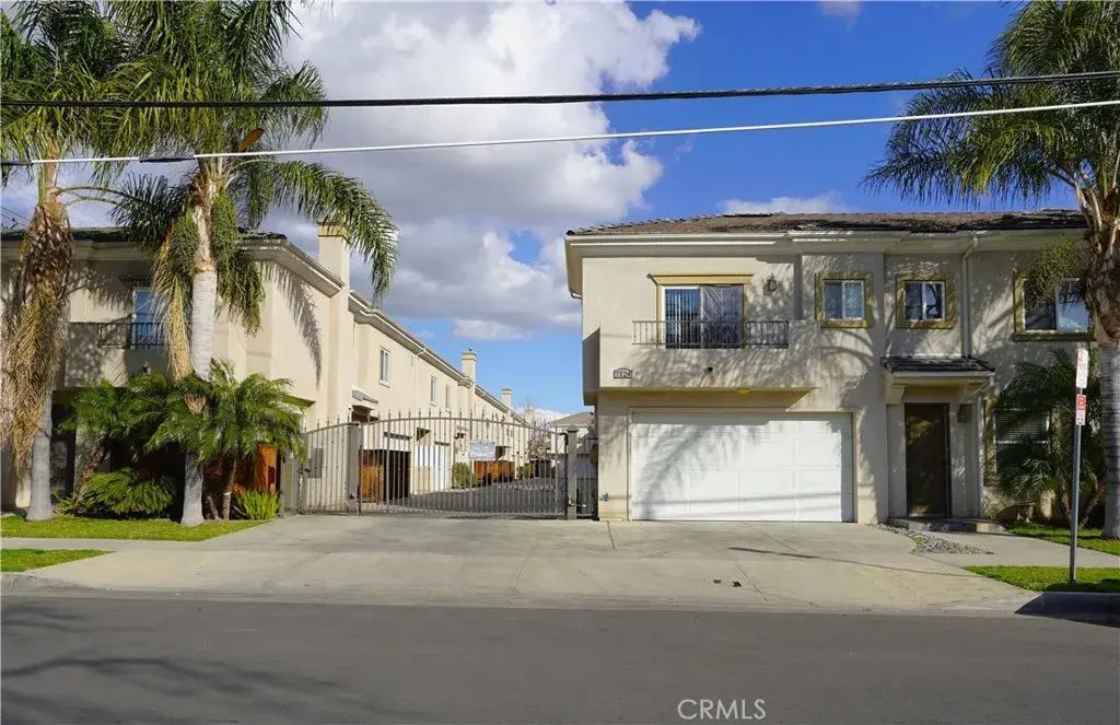 7124 Farralone Avenue 110, Canoga Park