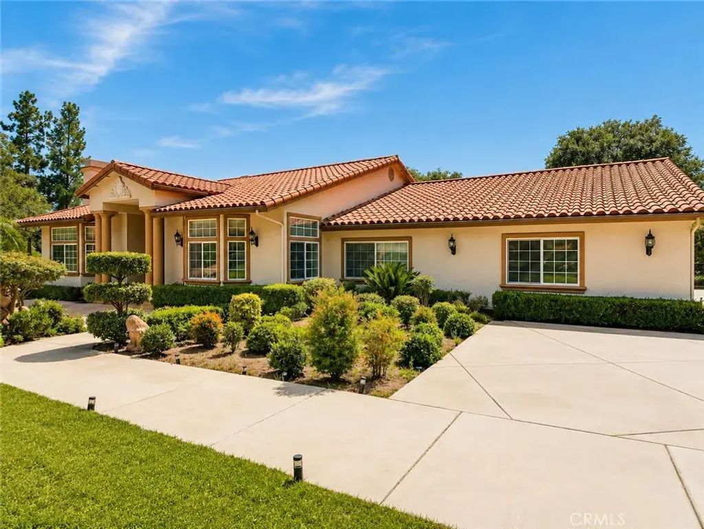 225 Barranca, Bradbury