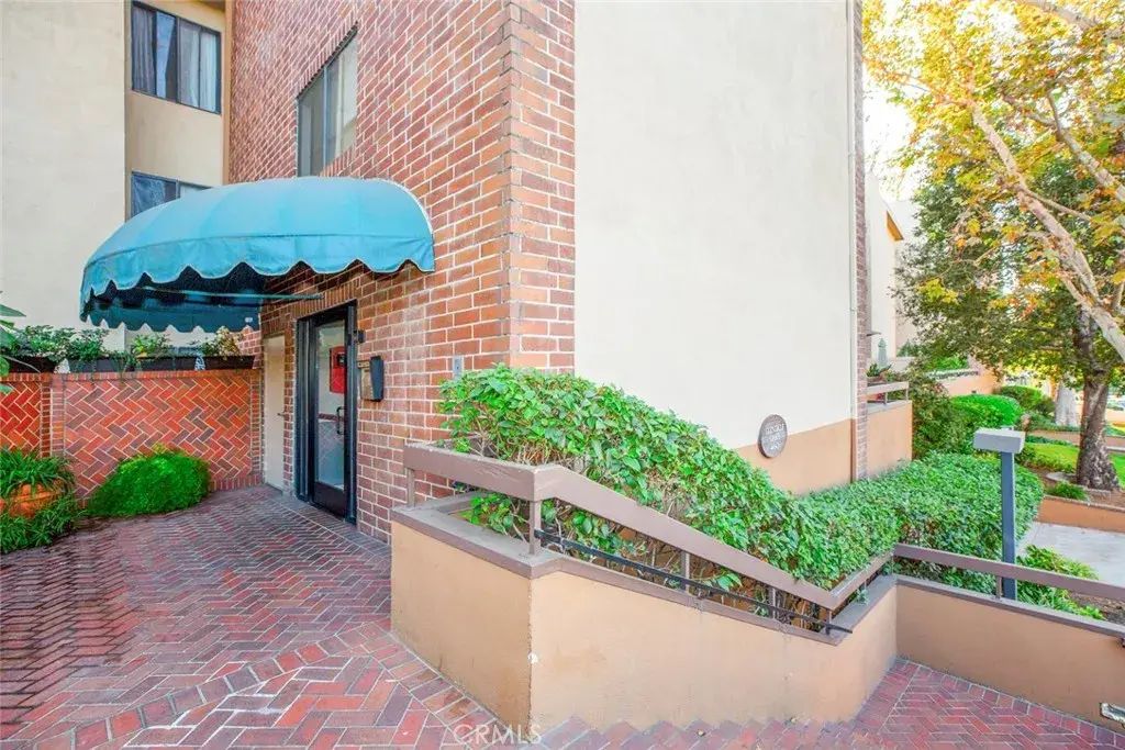 460 Oak Street 203, Glendale
