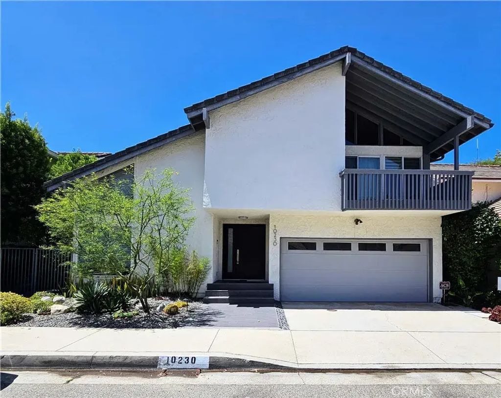 10230 Autumn Leaf, Los Angeles