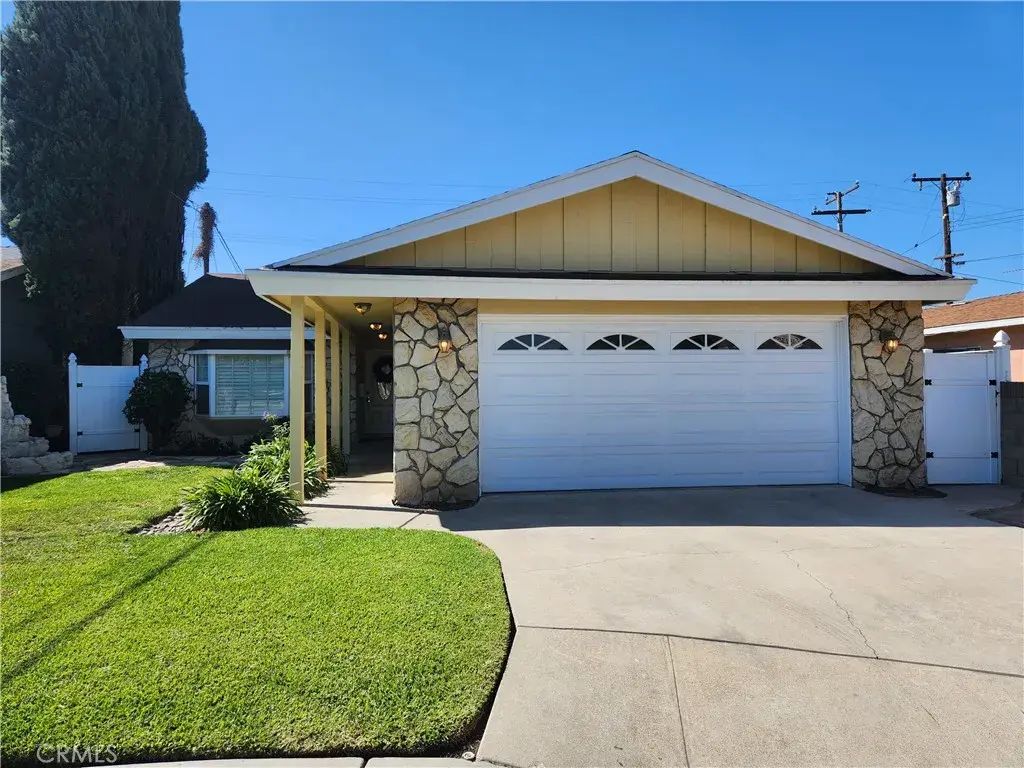 8438 Byers, Downey