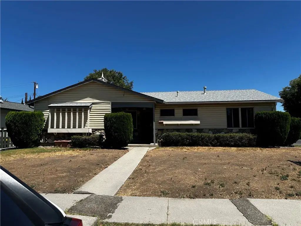 23301 Hamlin, West Hills
