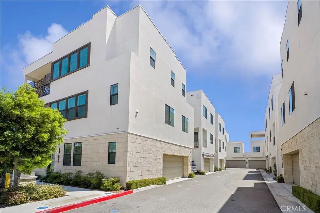 2172 Pearl Walk, Gardena