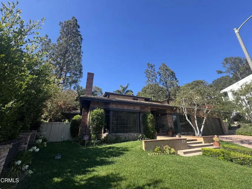 11923 Brentwood Grove Drive, Los Angeles