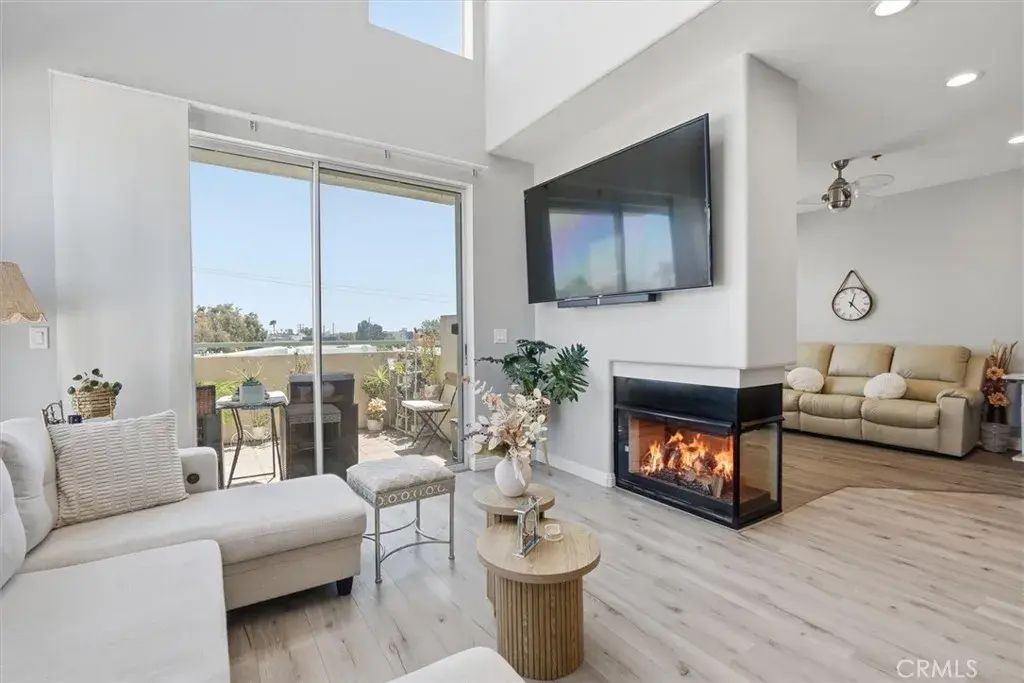 10790 Rose Avenue 304, Los Angeles