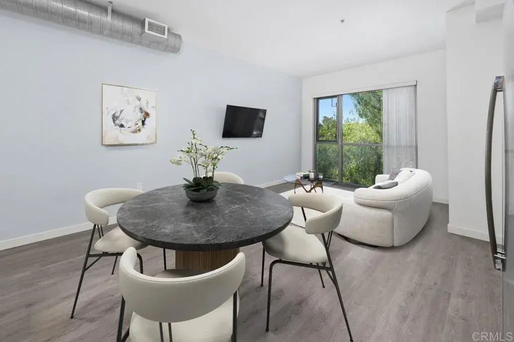 889 Date Street 324, 