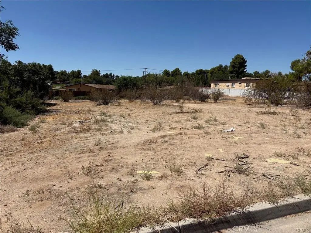 16333 Molino, Victorville