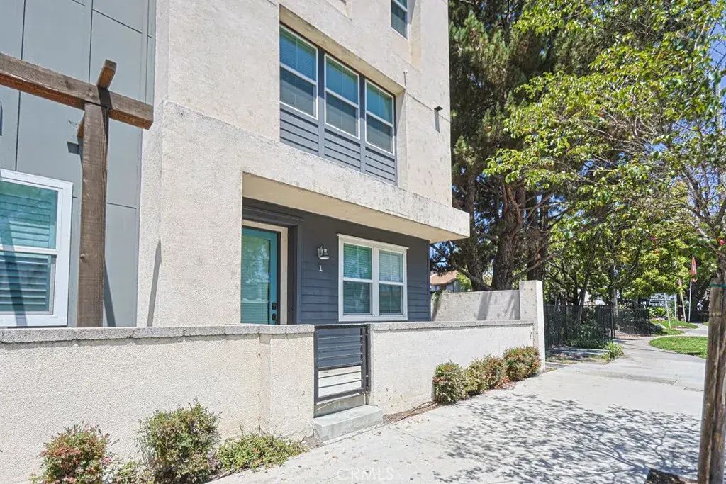 1410 N Harbor 1, Santa Ana