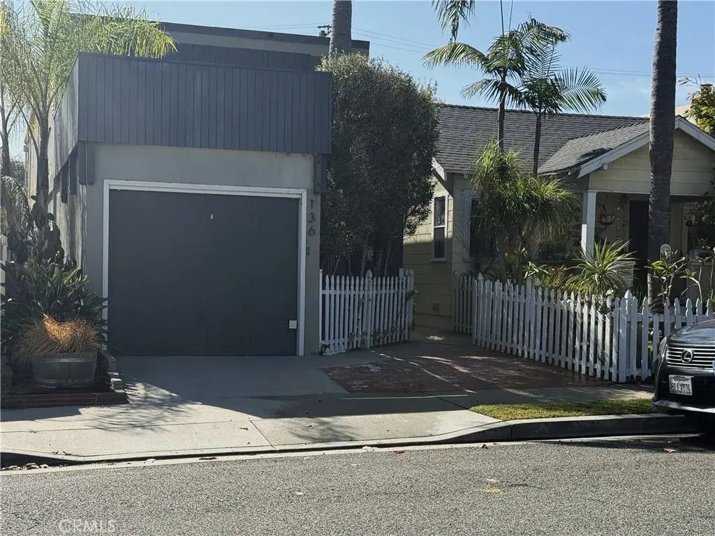 136 11th, Seal Beach