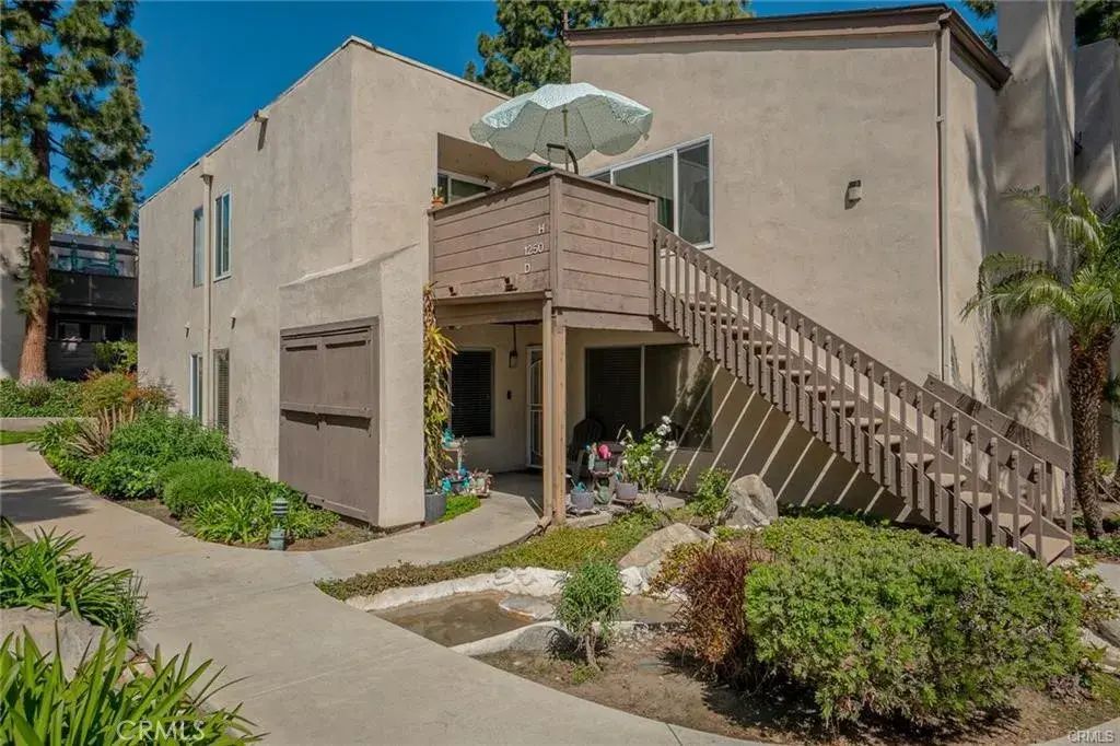 1250 Cabrillo Park, Santa Ana