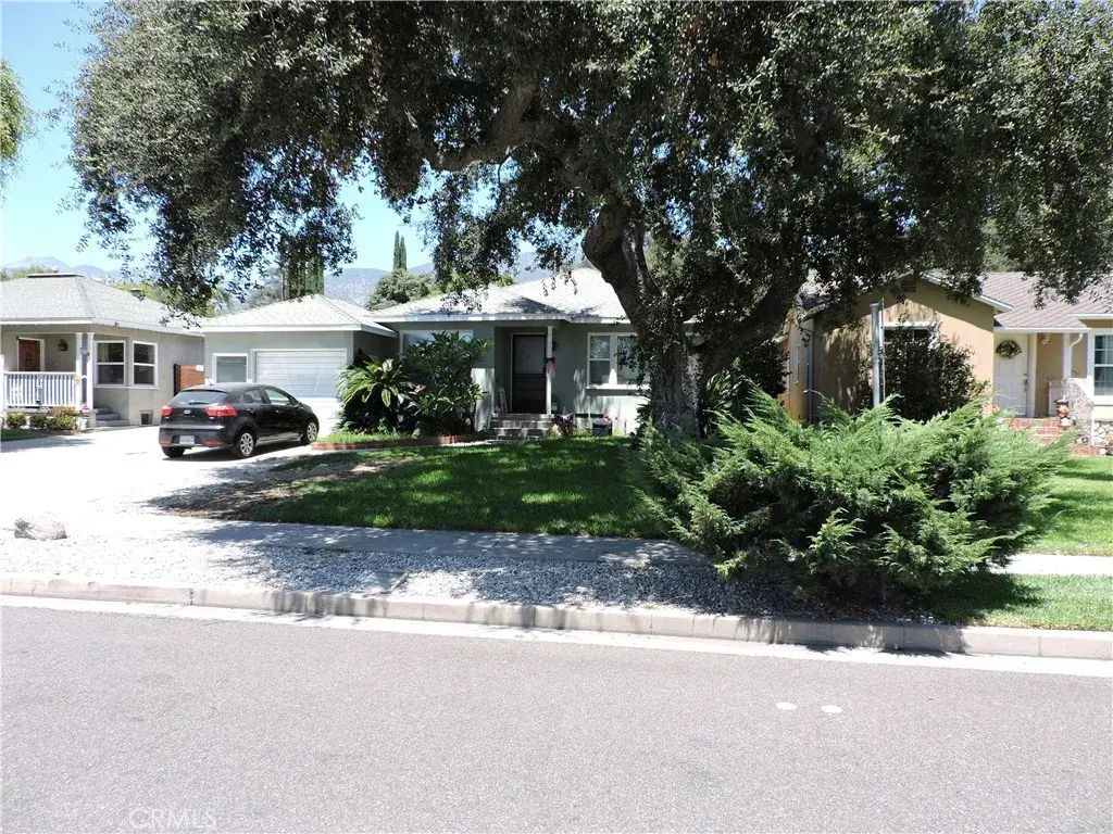 821 Oakdale, Monrovia