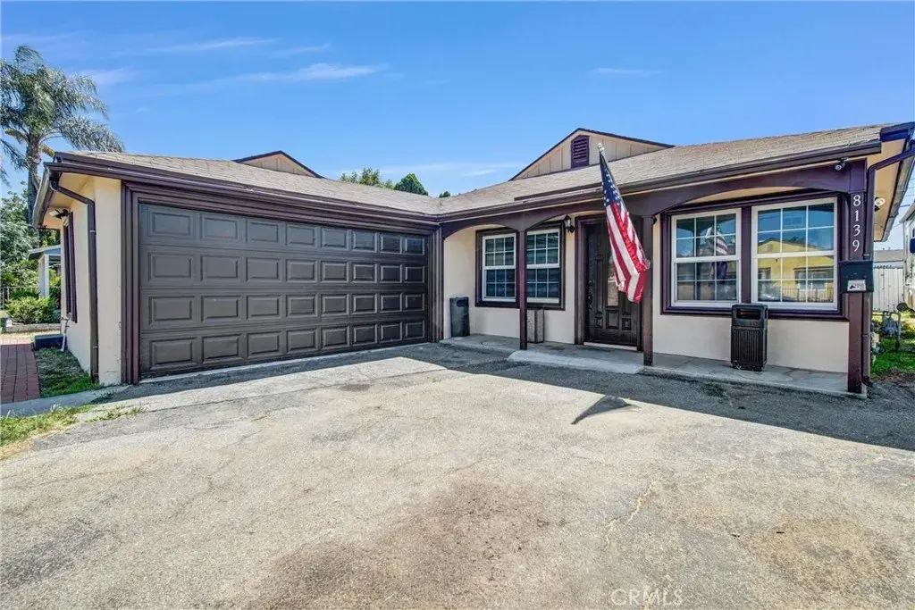 8139 Jellico Avenue, Northridge