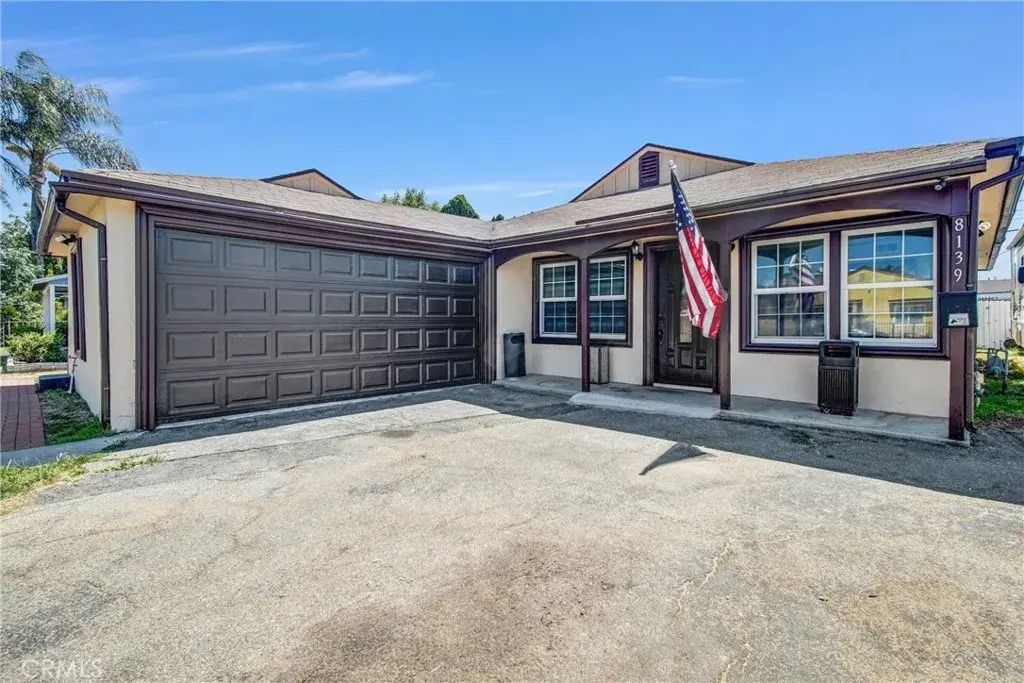 8139 Jellico Avenue, Northridge