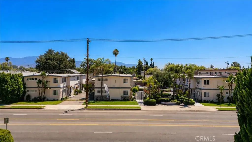 6944 Coldwater Canyon Avenue, North Hollywood