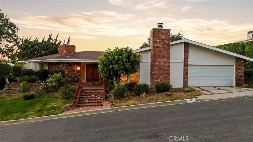 11345 Dona Lola Drive, Studio City