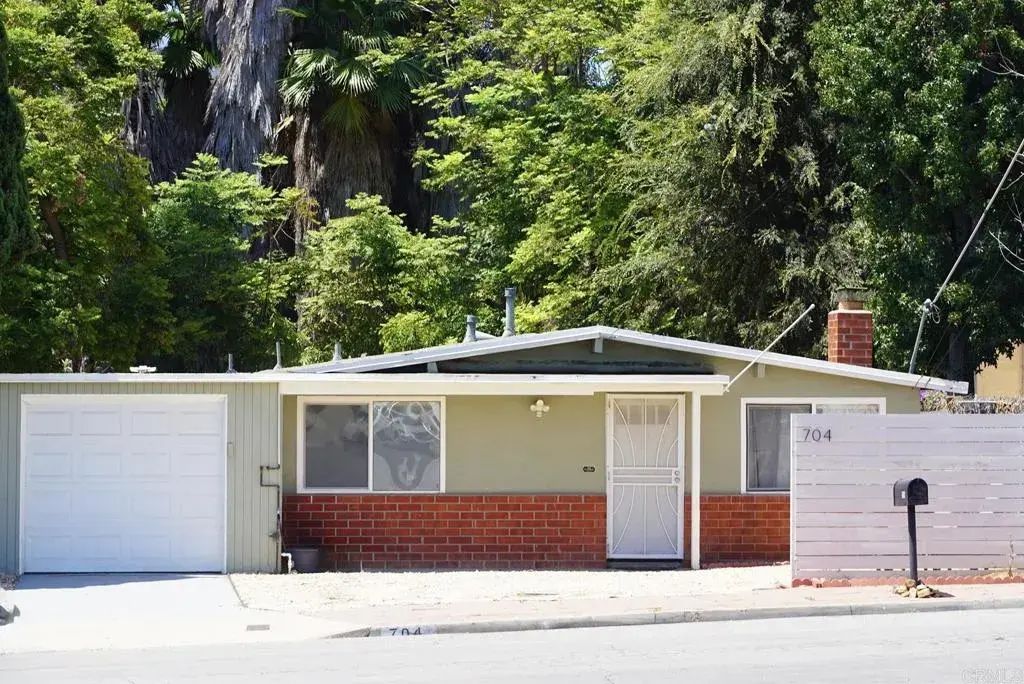704 Galopago St., Spring Valley