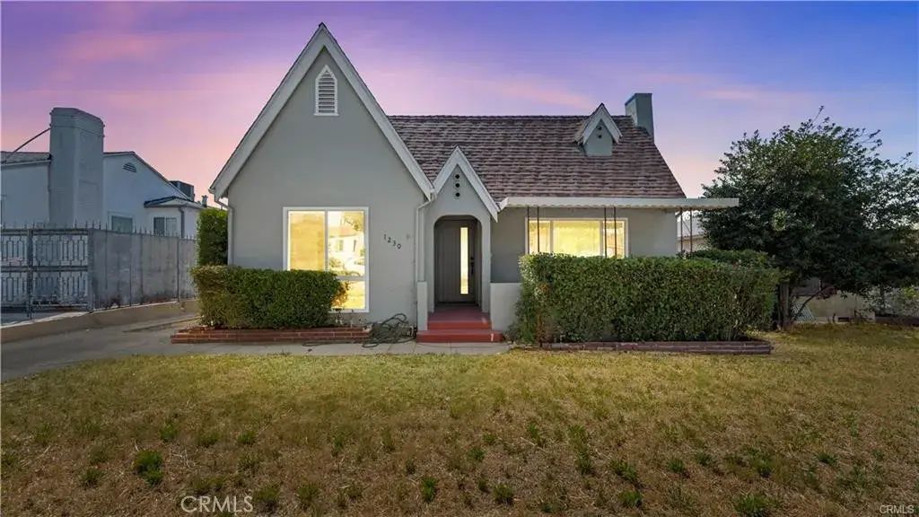 1230 Spazier Avenue, Glendale