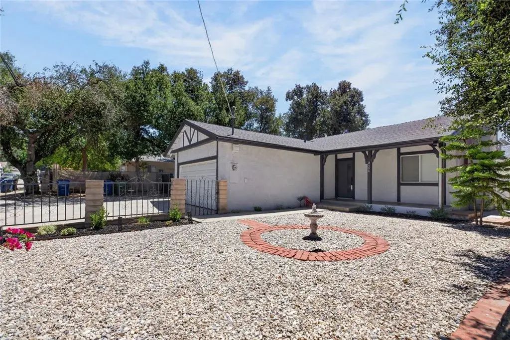 8454 Grenoble, Sunland