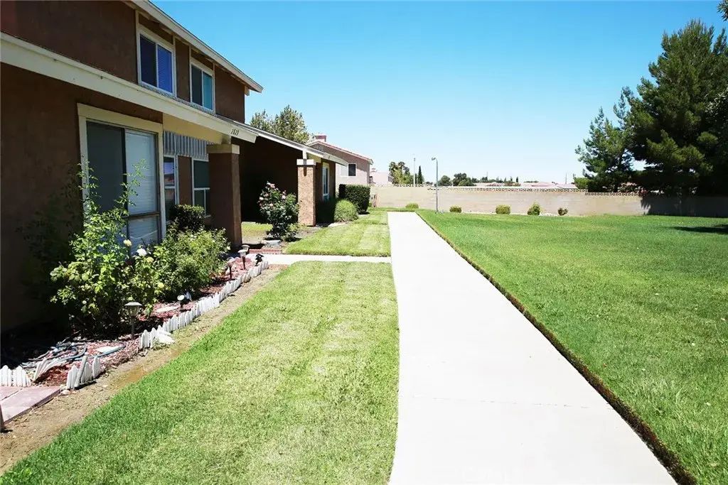 2829 W Avenue J4, Lancaster