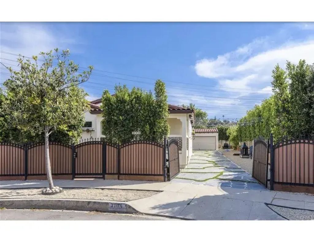 3104 Hollydale Drive, Los Angeles