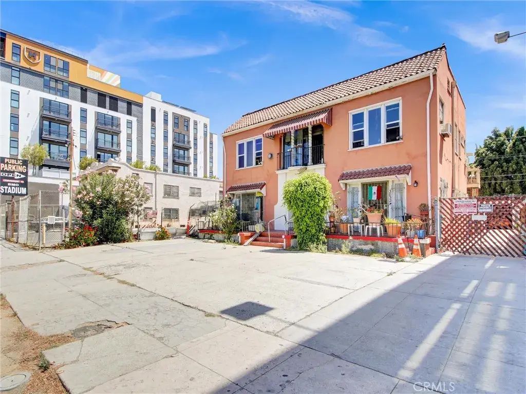 3830 S Figueroa Street, Los Angeles