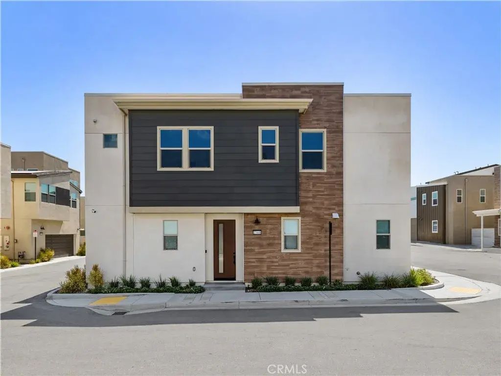 27448 Pioneer Court, Valencia