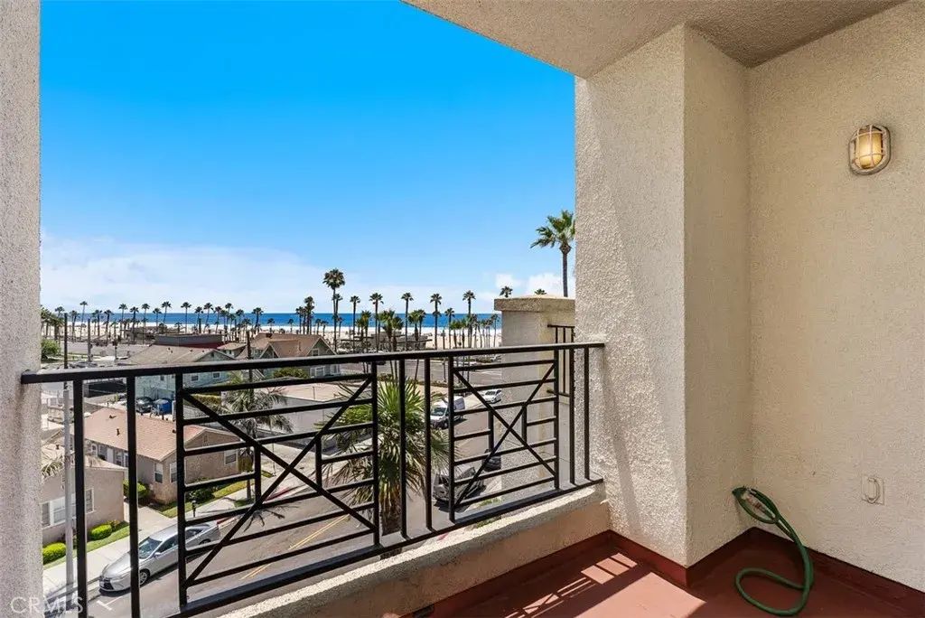 200 Pacific Coast Highway 302, Huntington Beach