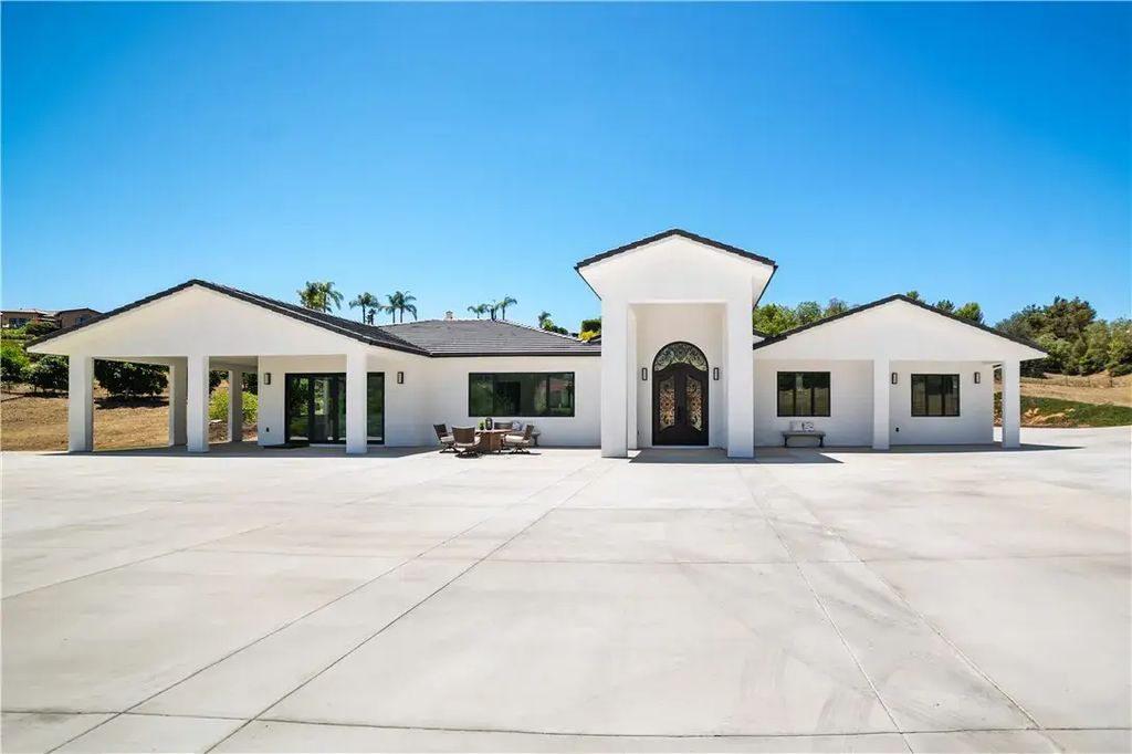 2027 Via Monserate, Fallbrook