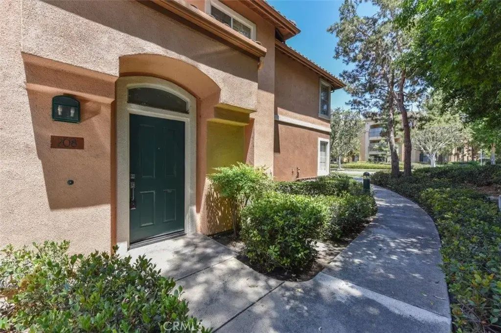 708 Solvay Aisle, Irvine