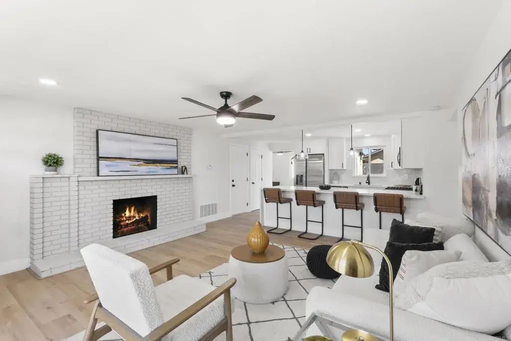 2333 E Mission Avenue, Escondido