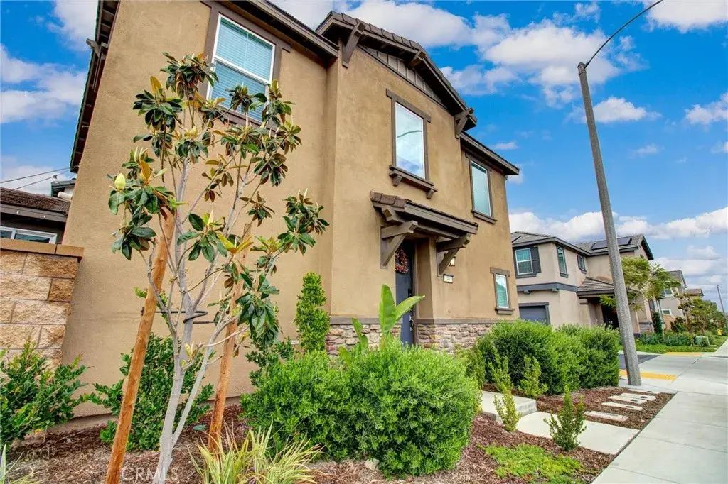 2497 Gunner Ridge, Rialto