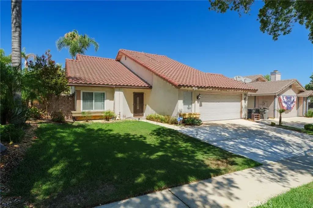 1912 Silverwood Circle, Corona
