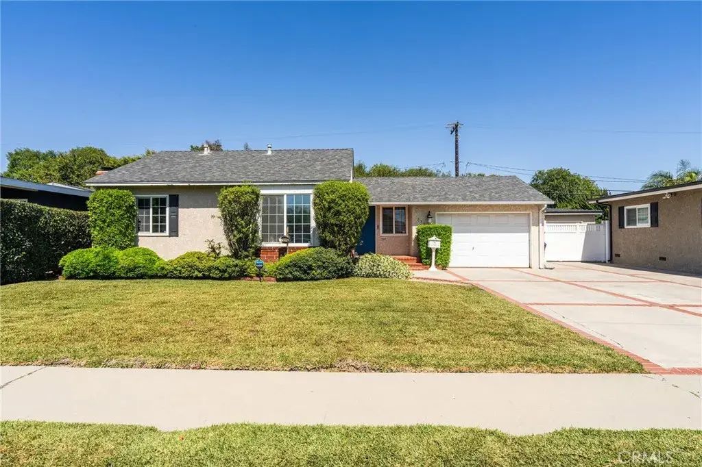 2358 Snowden Avenue, Long Beach