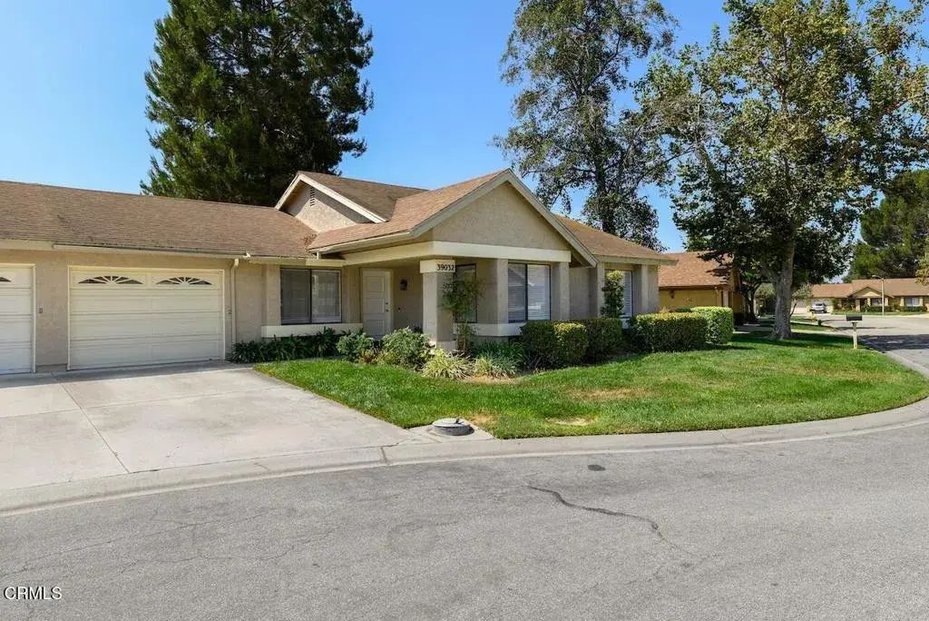 39032 Village 39, Camarillo